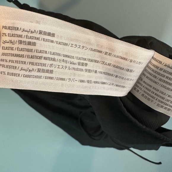 Abercrombie & Fitch Cinched Crop Top with Cut-out in Black - Picture 5 of 6